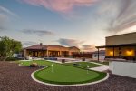 Large putting green to warm up before your tee time